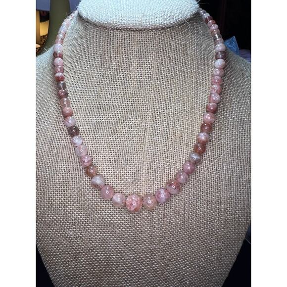 Sunstone graduated bead necklace 18 inches with sterling clasp - Picture 4 of 9